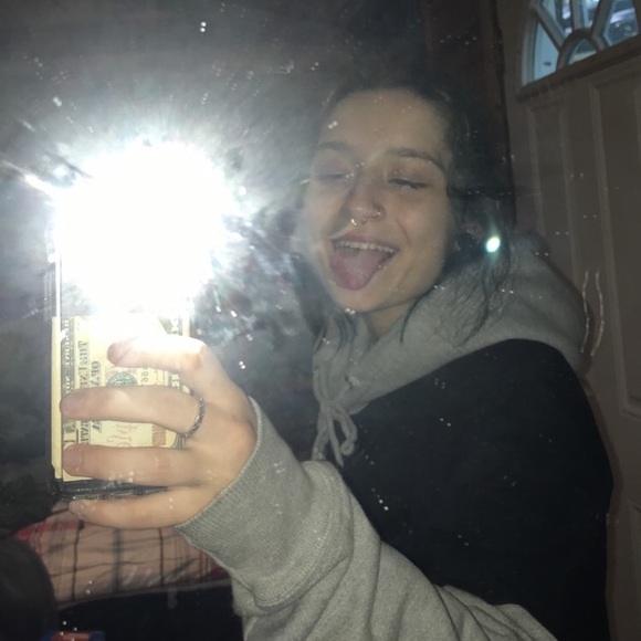 Meet your Posher, Sam - Picture 2 of 2